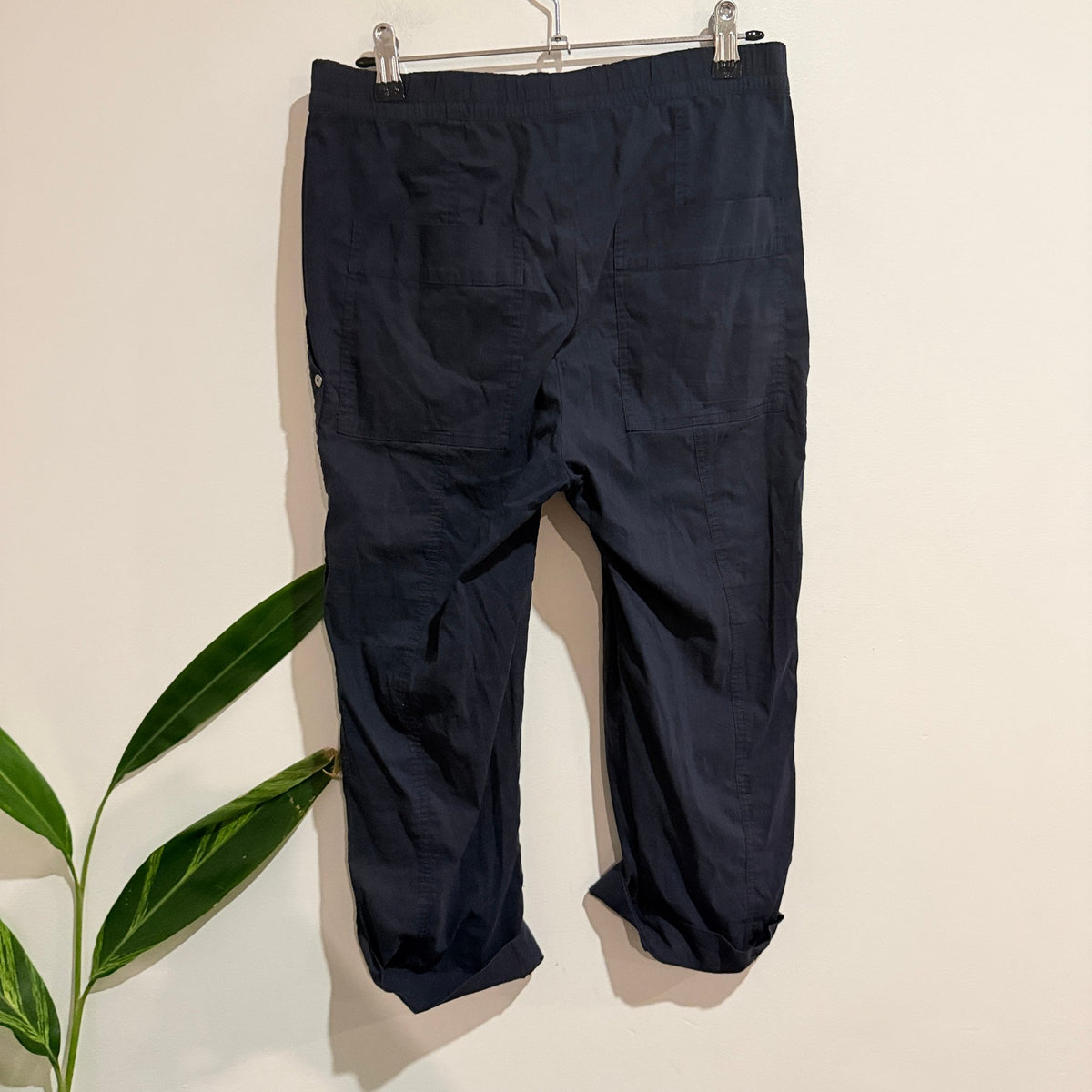 Verge Acrobat Size 8 Elastic Waist Cargo Pocket Crop Pants