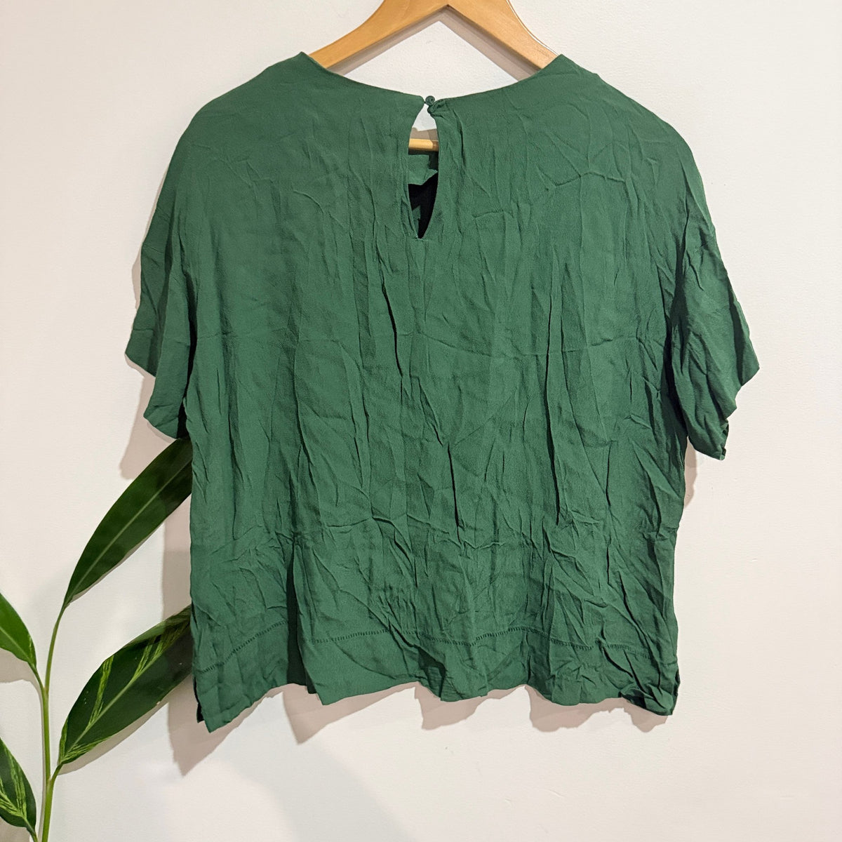 H&M Size 16 Crepe Short Sleeve Keyhole Back Top