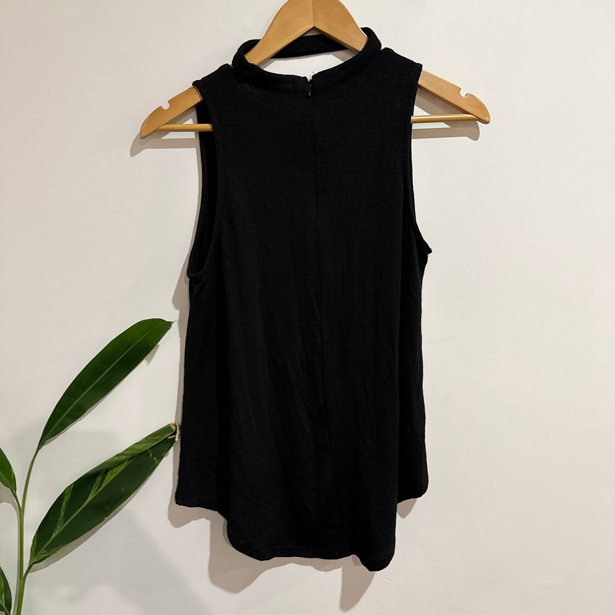 Ache Size 6 Choker Neck Sleeveless Top