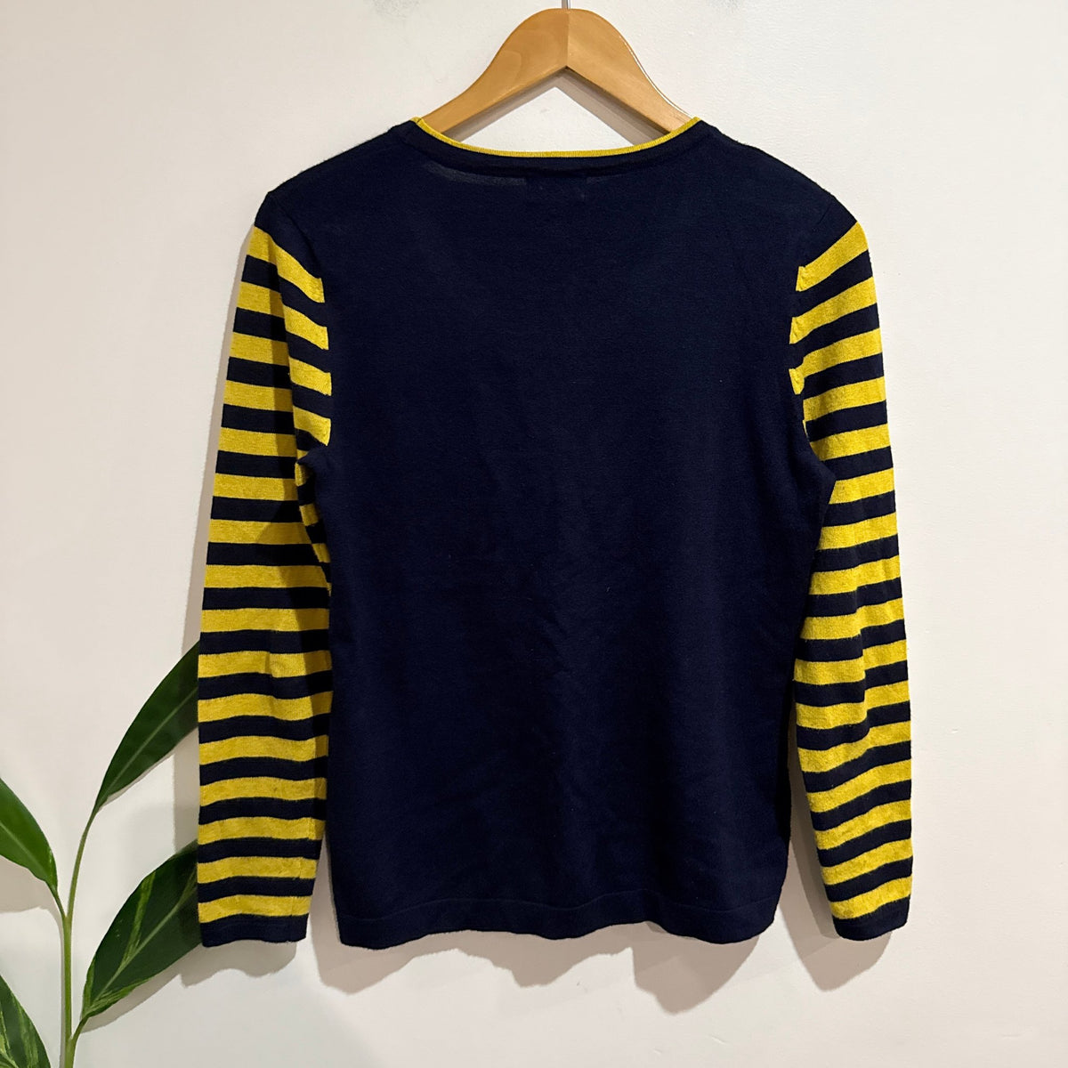 Signify Size M Stripe Stud Detail Fine Knit Jumper