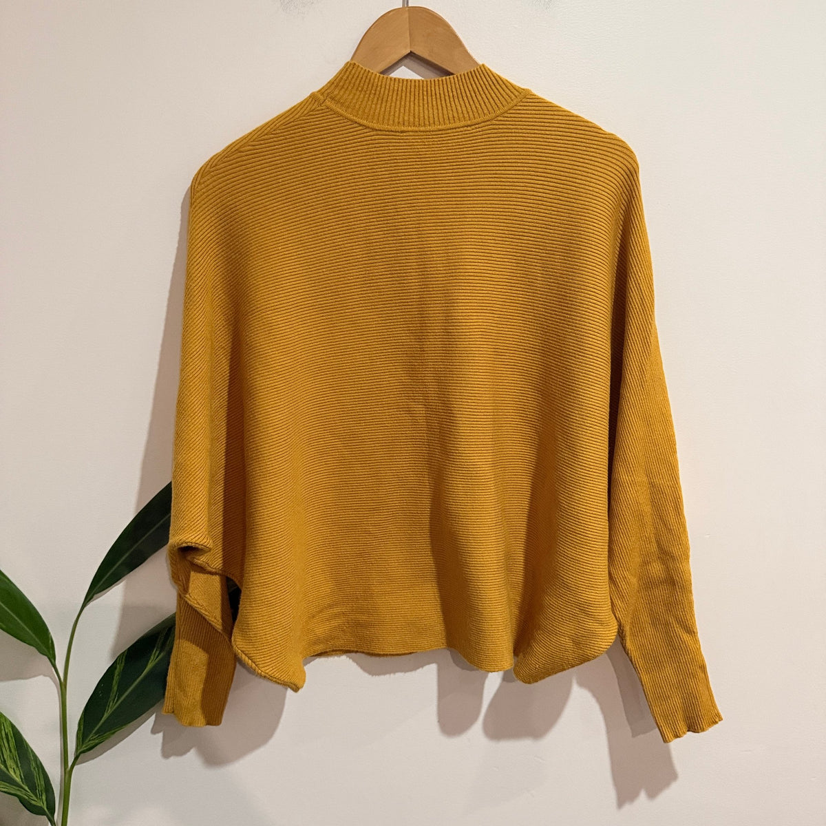 Decjuba Size M/L Ribbed Knit Batwing Mock Neck Jumper