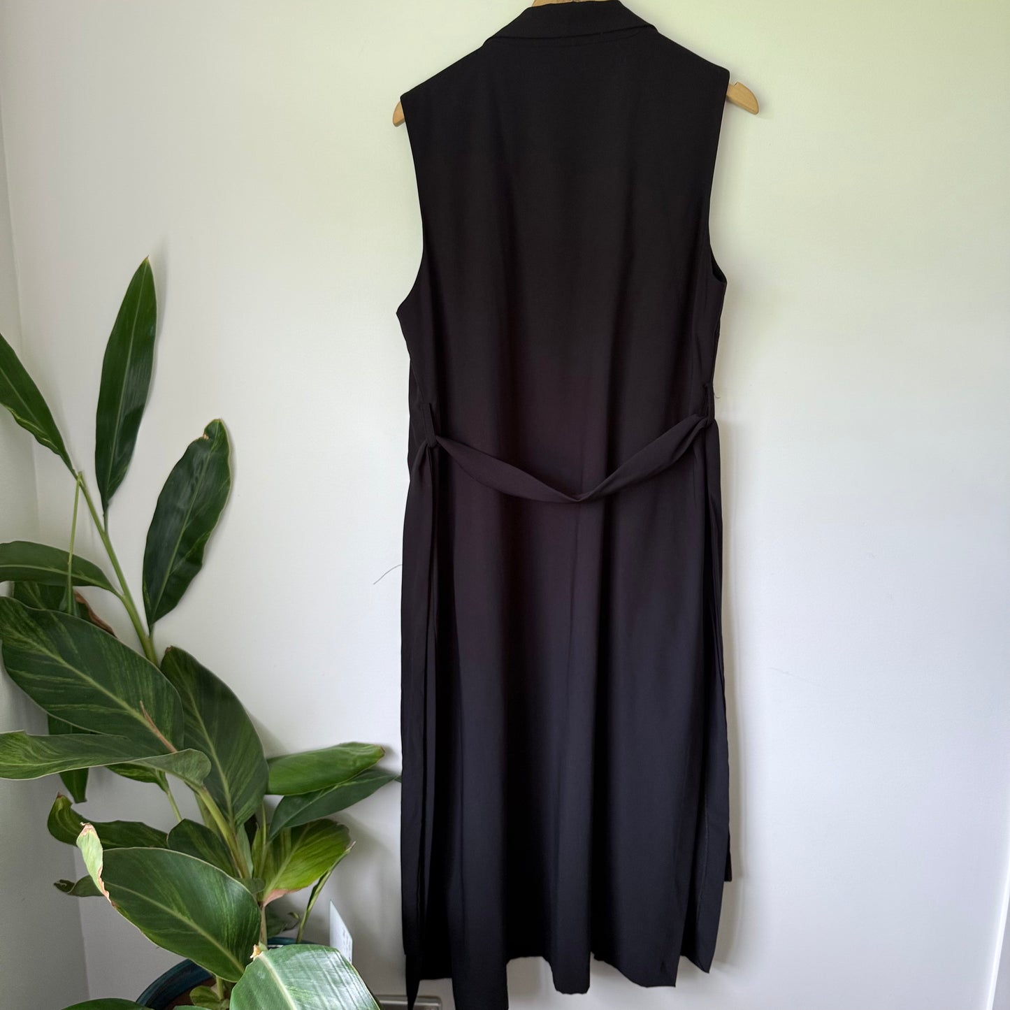 Table Eight Sleeveless Full Length Belted Blazer - Size 16