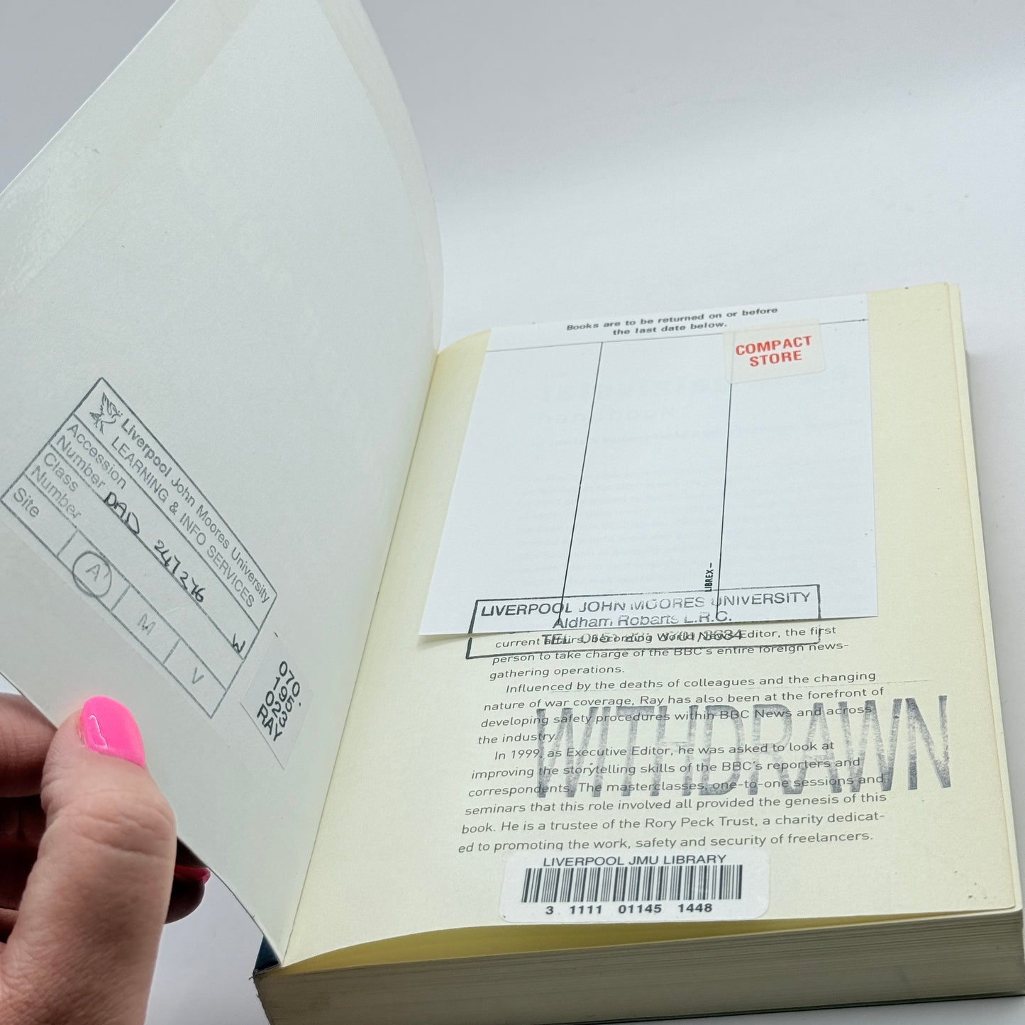 The Television News Handbook by Vin Ray