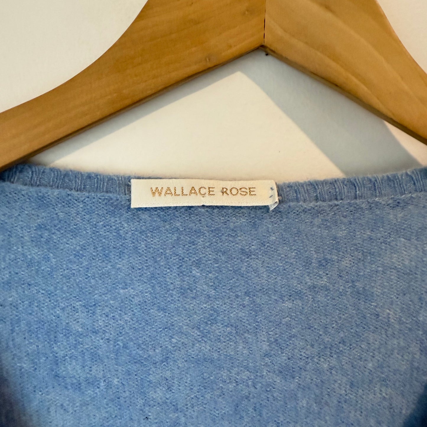 Wallace rose 100% cashmere v-neck sweater in baby blue - size xs - sweaters condition: used - original photo - top