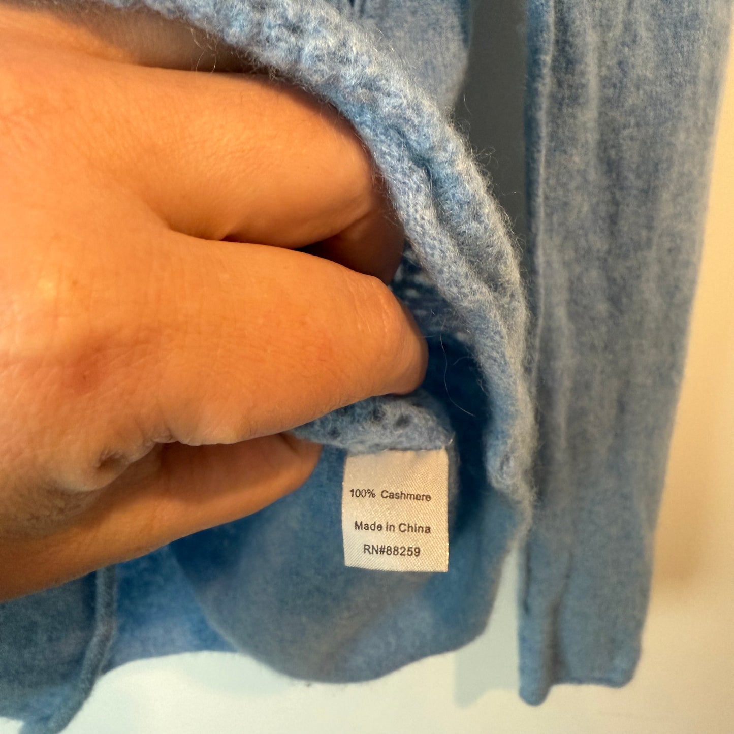 Wallace rose 100% cashmere v-neck sweater in baby blue - size xs - sweaters condition: used - original photo - top