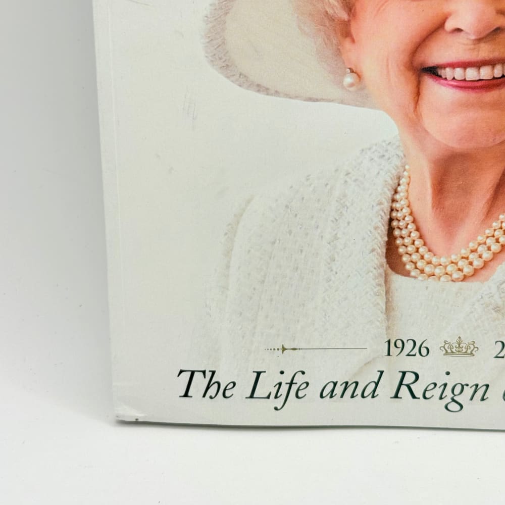 A tribute to queen elizabeth ii commemorative edition - print books what’s new printed media