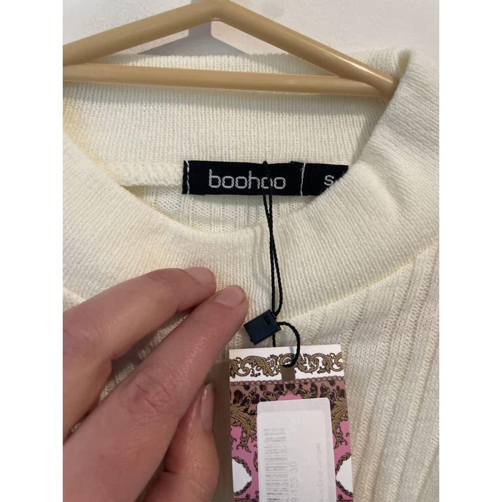 Bnwt boohoo size s ribbed knit crop top - clothing tops clothing & fashion - crop top - tee - top womenās apparel