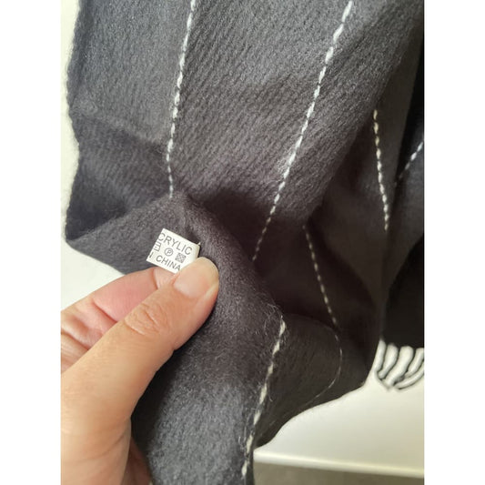 Bnwt boohoo mono stripe fringe heavy weight scarf - scarves & shawls accessories - clothing & fashion - scarf women’s