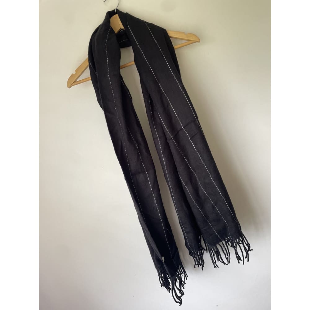 Bnwt boohoo mono stripe fringe heavy weight scarf - scarves & shawls accessories - clothing & fashion - scarf women’s