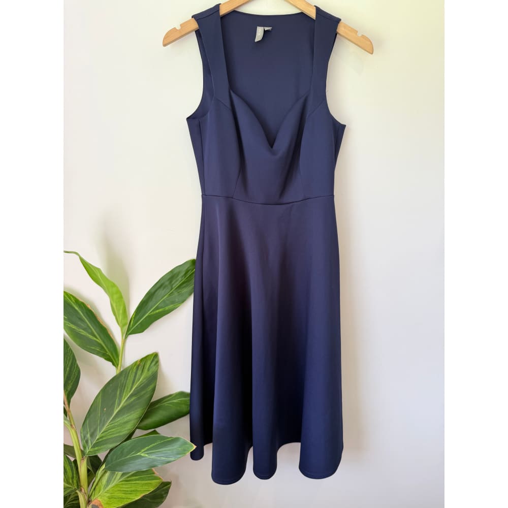 Asos size 8 elegant navy midi dress - dresses condition: used - top women’s apparel
