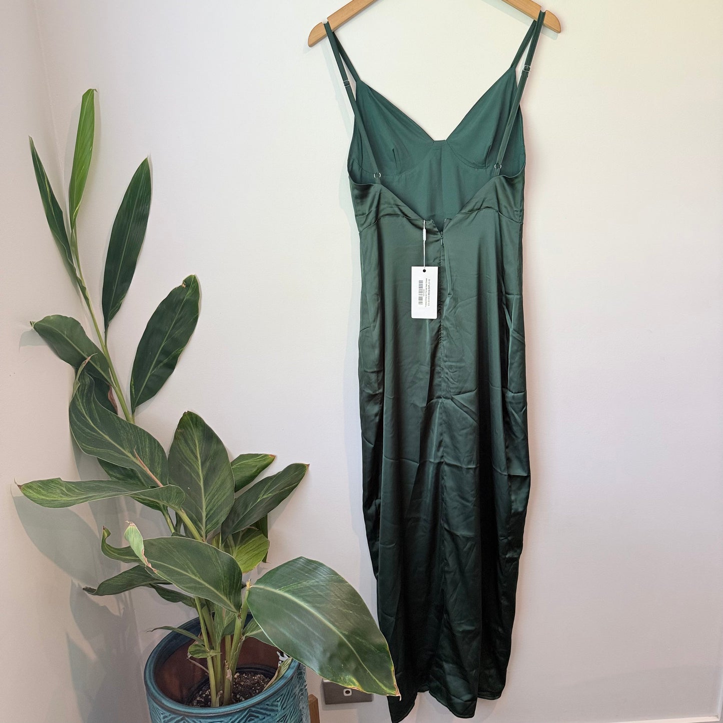 Beginning boutique size 10 freesia emerald formal maxi dress - dresses top women’s apparel