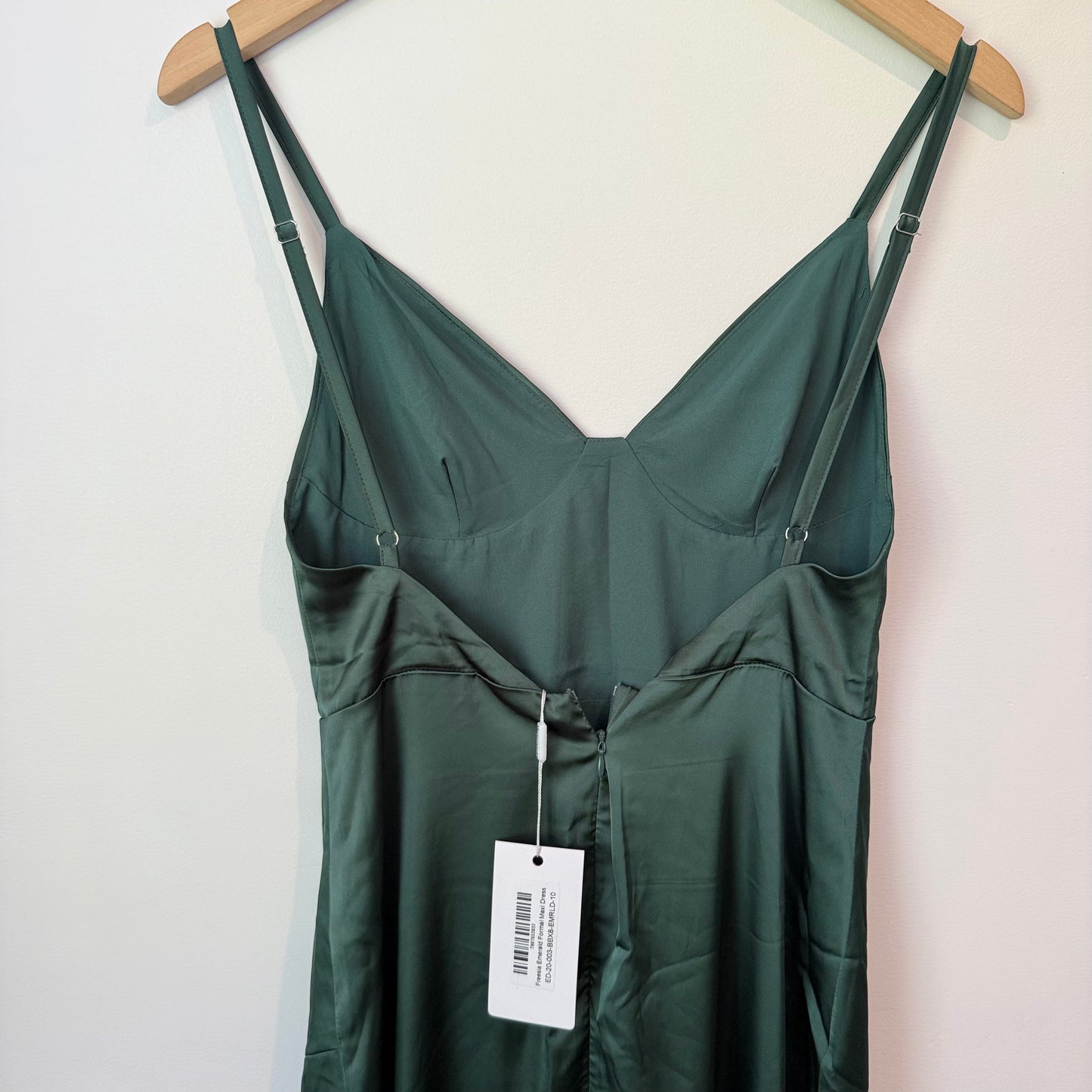 Beginning boutique size 10 freesia emerald formal maxi dress - dresses top women’s apparel