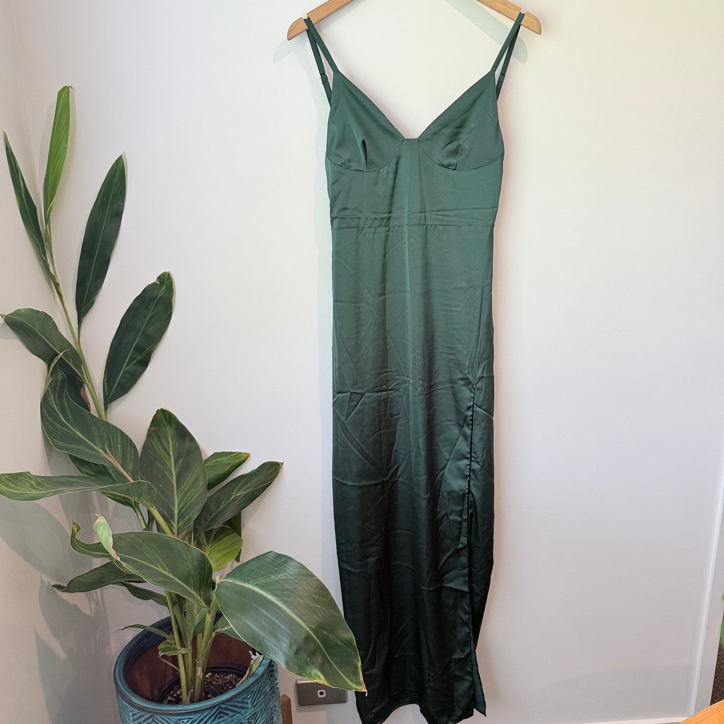Beginning boutique size 10 freesia emerald formal maxi dress - dresses top women’s apparel