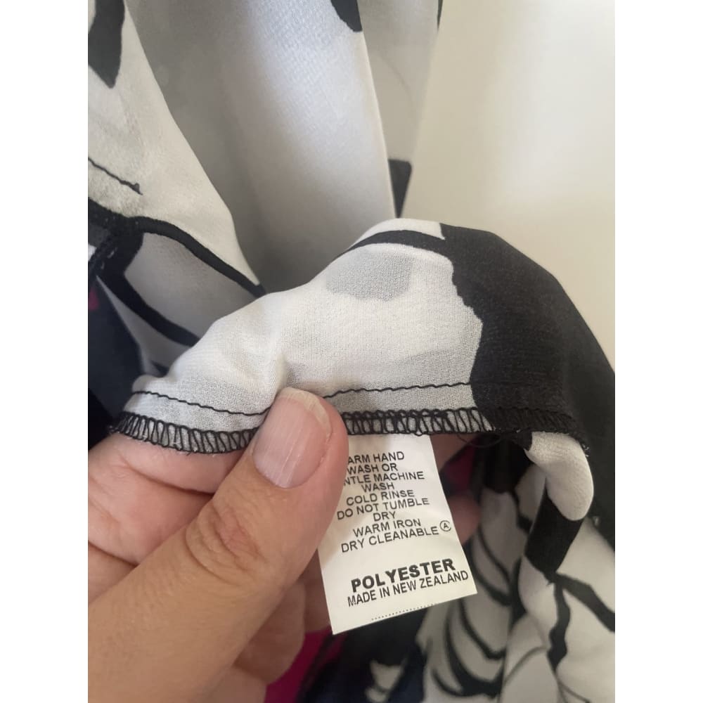 Bettie munroe (made in nz) xs wrap dress - dresses clothing & fashion - dresses women’s apparel