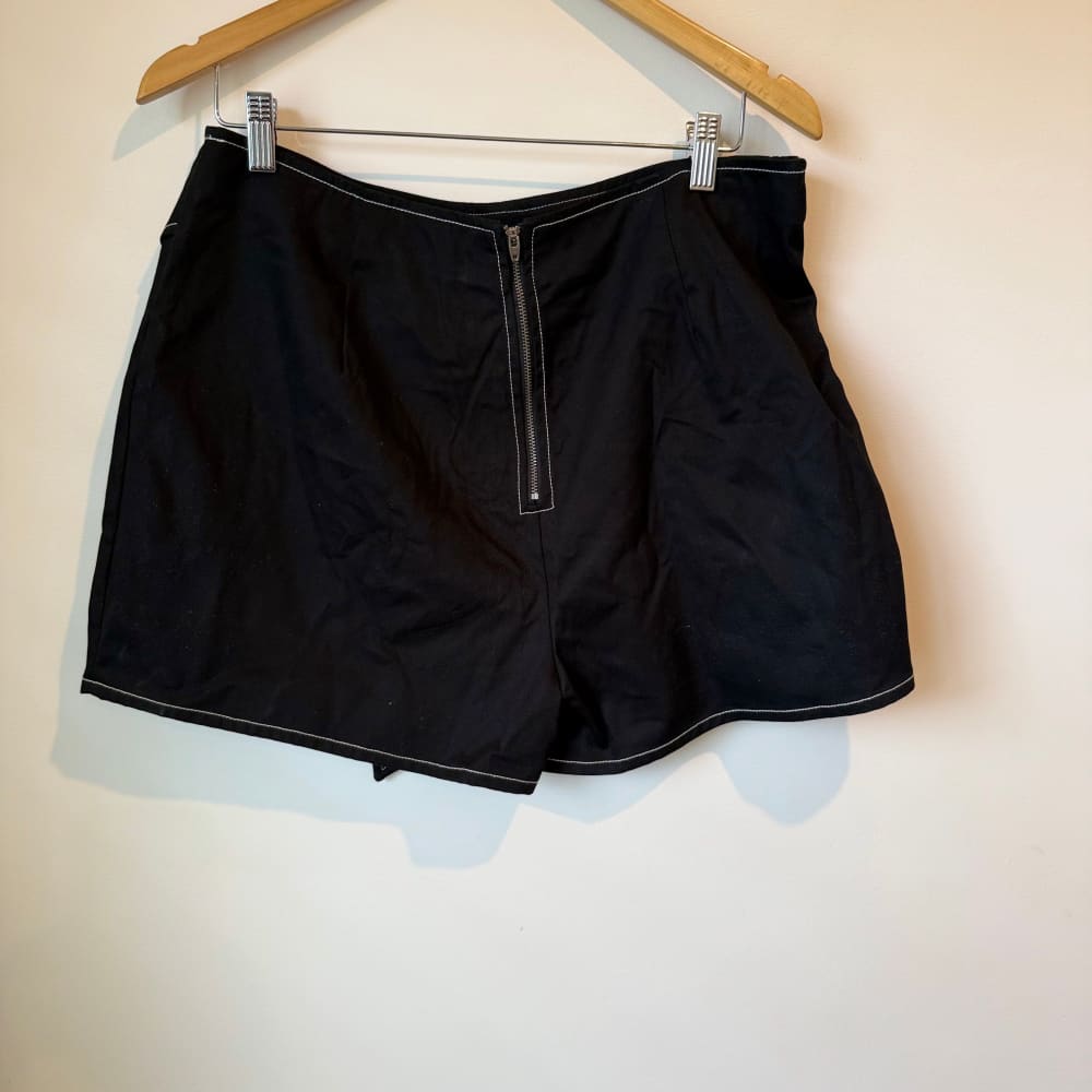 Black friday size 14 batty skort - black rrp$ 94.00 - skorts bottom women’s apparel