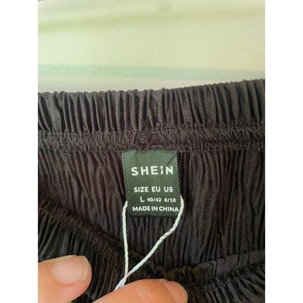 Shein ezwear crinkle skirt size l / 12-14 - skirts bottom - clothing & fashion - skirt - skirts womenâs apparel