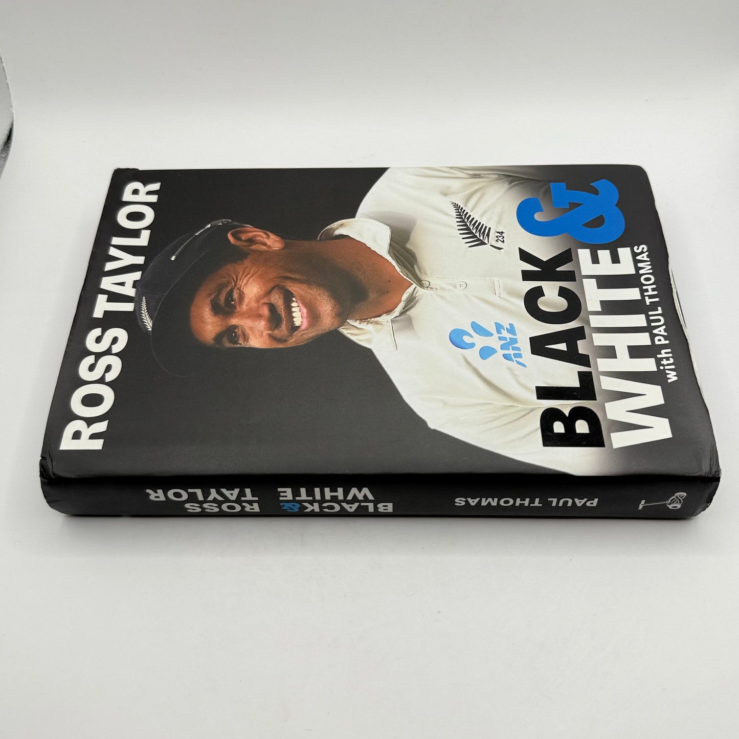 Black & white by ross taylor with paul thomas – memoir - print books condition: used printed media