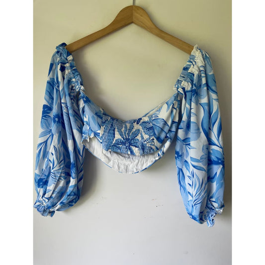 Ruby sees size 10 ruffled floral crop top - crop tops condition: used - top women’s apparel