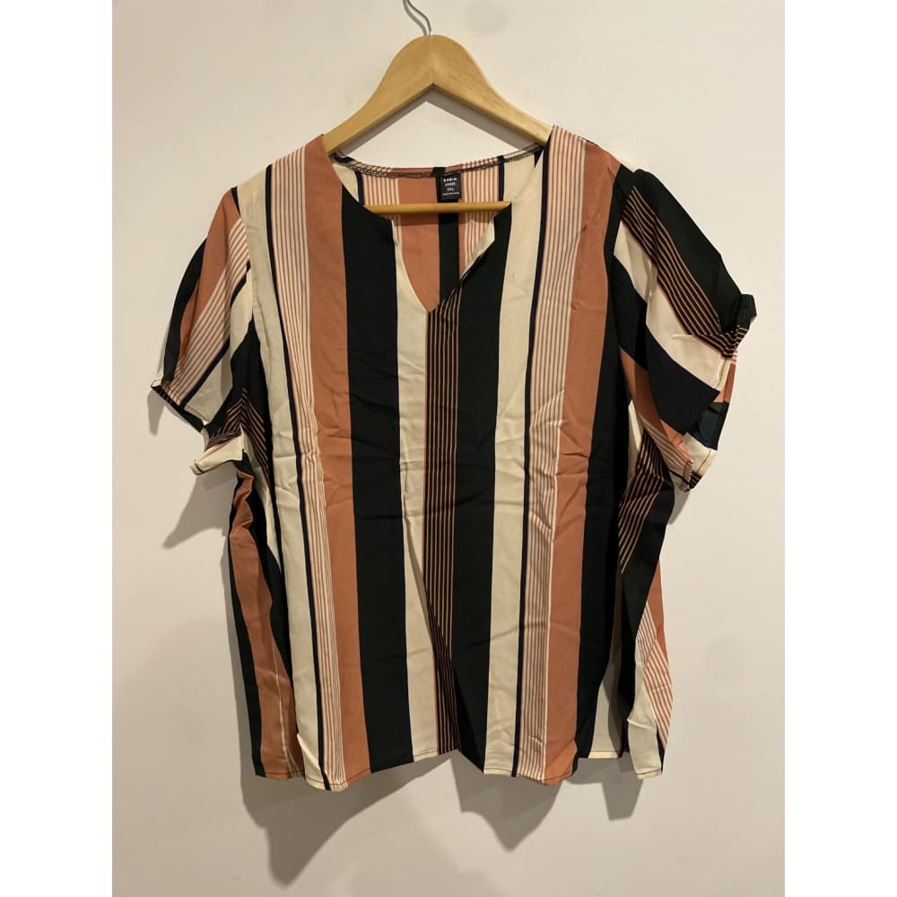 Brand new shein curve 2xl top - clothing tops blouse - clothing & fashion - short sleeve - top women’s apparel