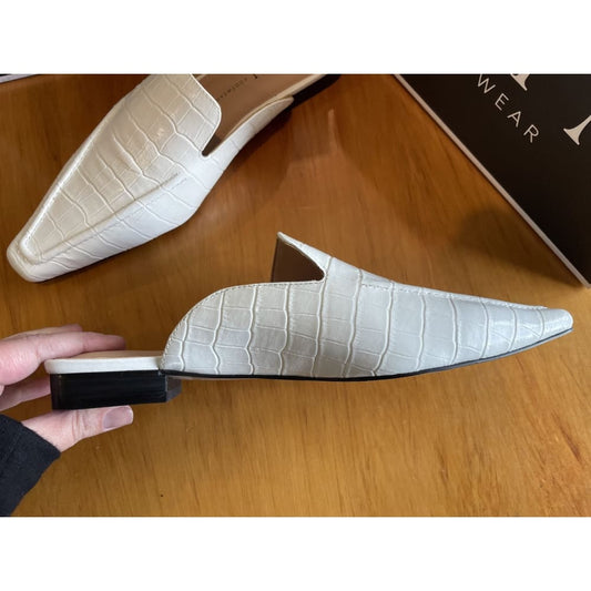 Skin footwear size 38 iowa leather flat mules in white croc - 38 - flats clothing & fashion - flats women’s shoes