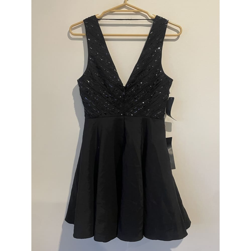 Bnwt bebe size 10 sequinned deep b with cut out mid dress - 10 / 6 us - dresses clothing & fashion - dresses women’s