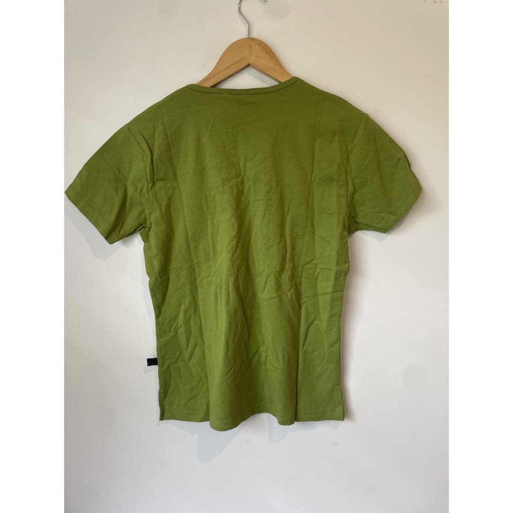 Bnwt kiwi casual size l v-neck cotton tee - clothing tops clothing & fashion - tee - top womenās apparel