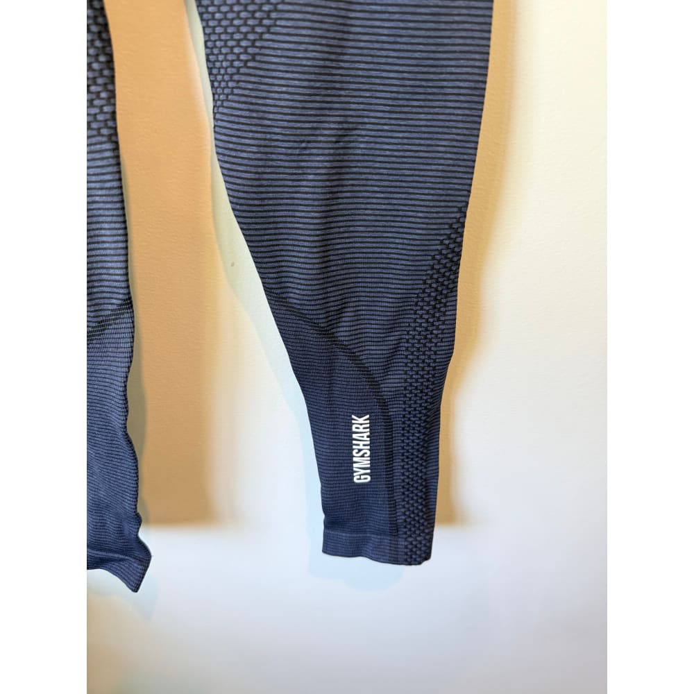 Gymshark size s charcoal grey seamless leggings - leggings bottom womenâs apparel