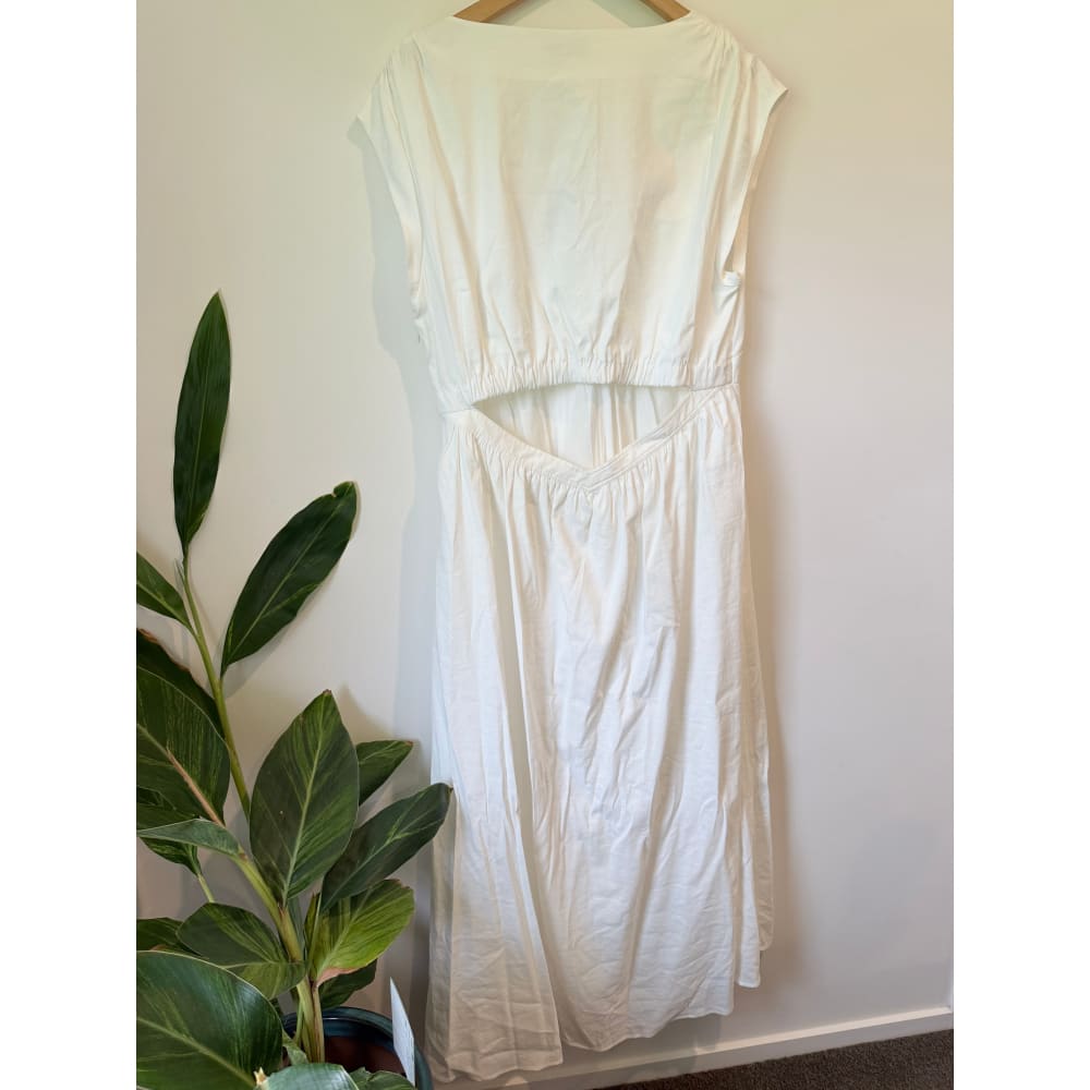 Country road size 16 white v-neck linen blend dress rrp $499.99 - dresses top women’s apparel