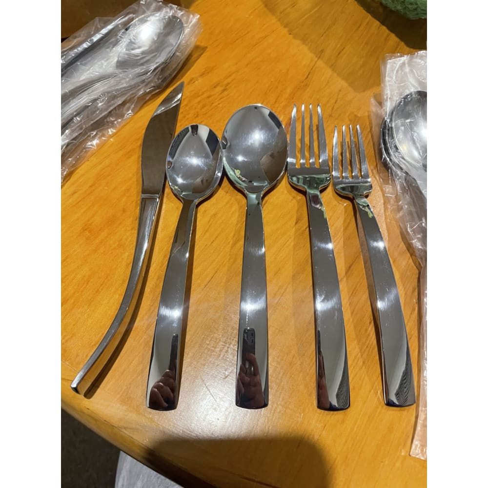 Brand new 4 place setting curved handle cutlery set - flatware sets flatwares - home & living home&living materials