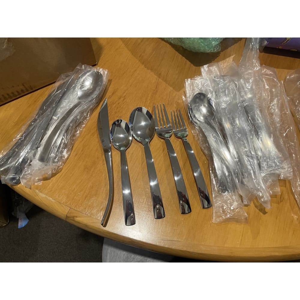 Brand new 4 place setting curved handle cutlery set - flatware sets flatwares - home & living home&living materials