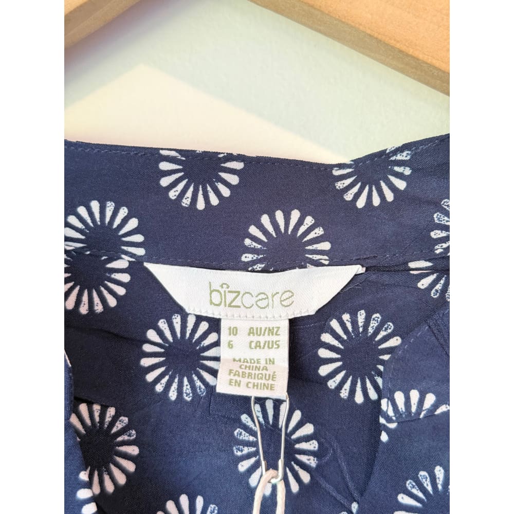 Bizcare size 10 daisy print scrub top - tunics top women’s apparel