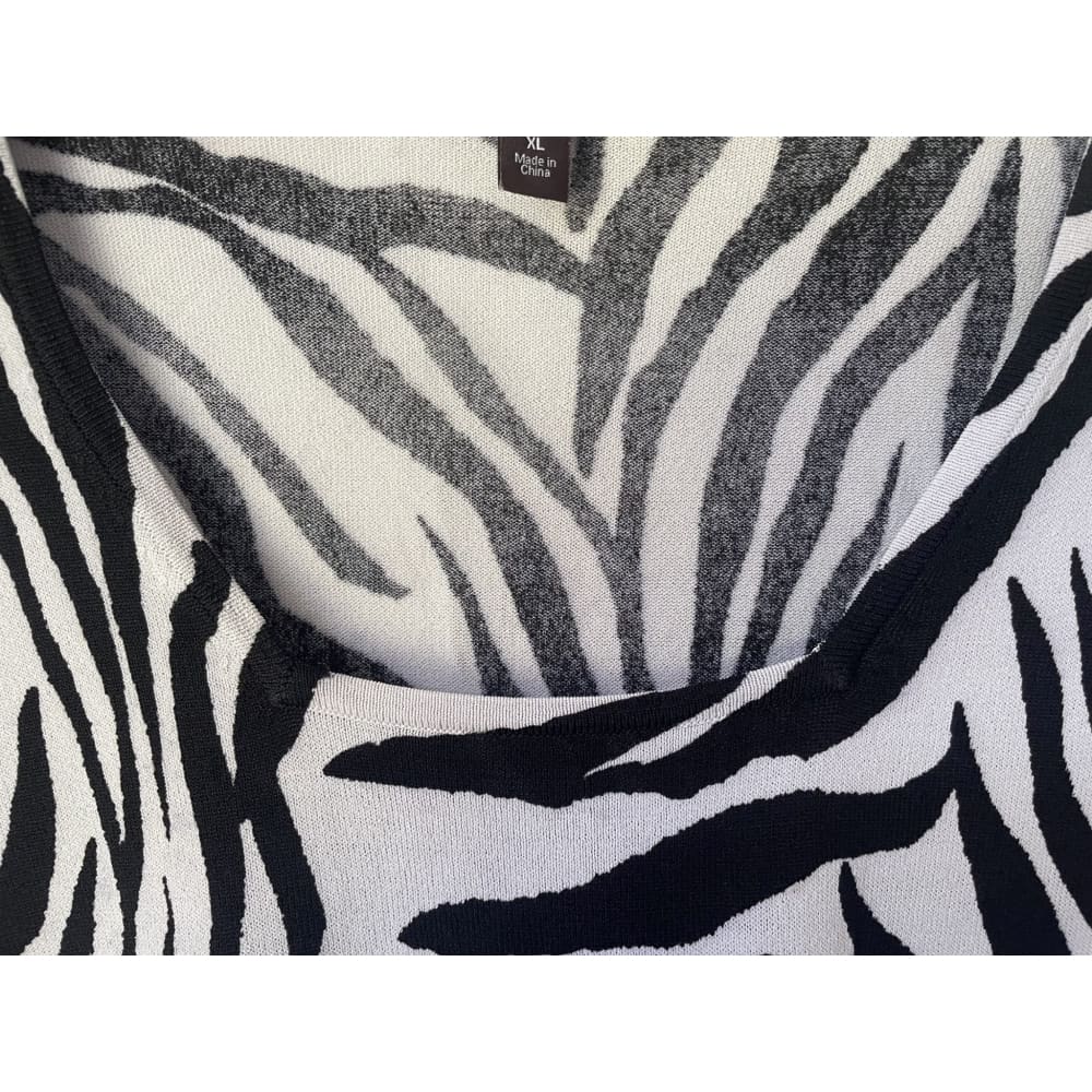 Dana buchman xl rayon / nylon top - blouses clothing & fashion - condition: used - short sleeve - top women’s apparel