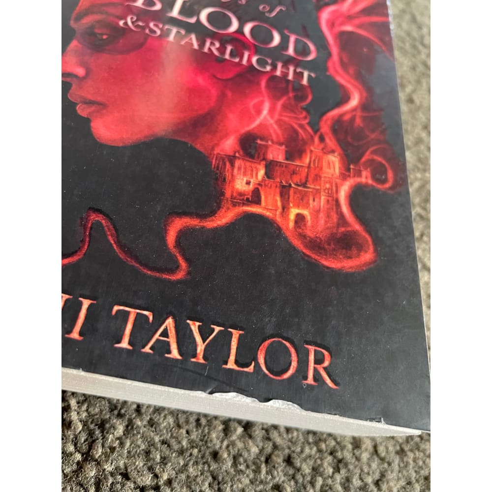 Days of blood & starlight by laini taylor - books printed media