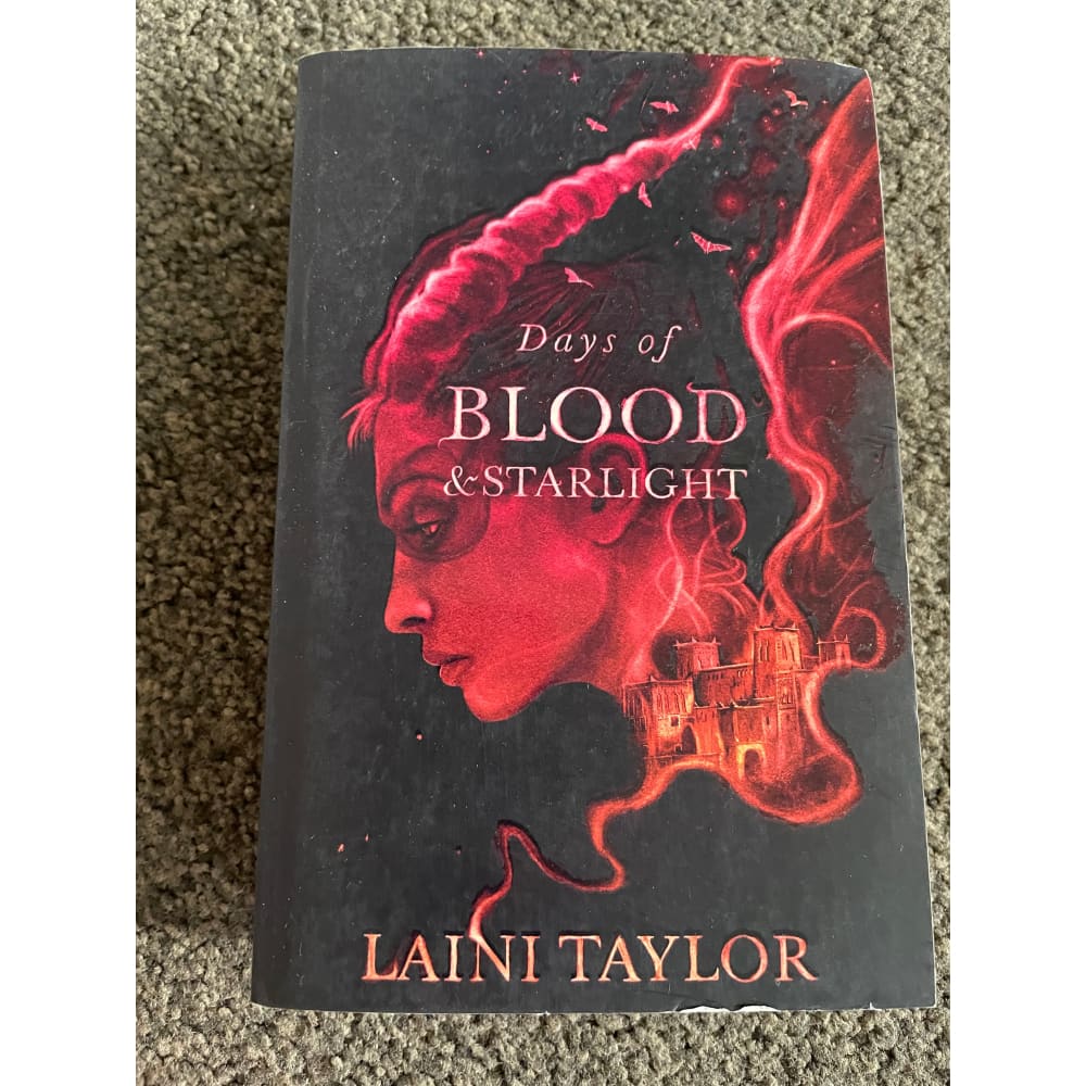 Days of blood & starlight by laini taylor - books printed media