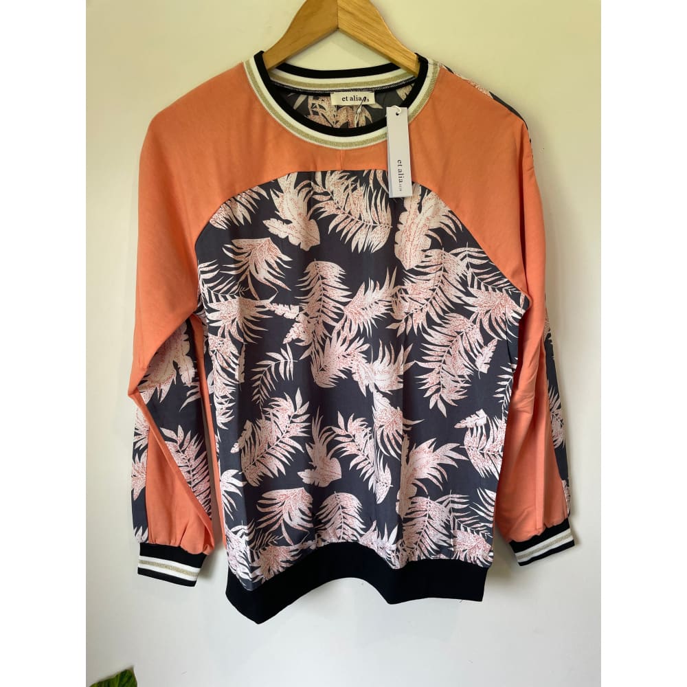 Et alia size xs rylee top - sweatshirts clothing & fashion - designer clearance - sweatshirt - top women’s apparel