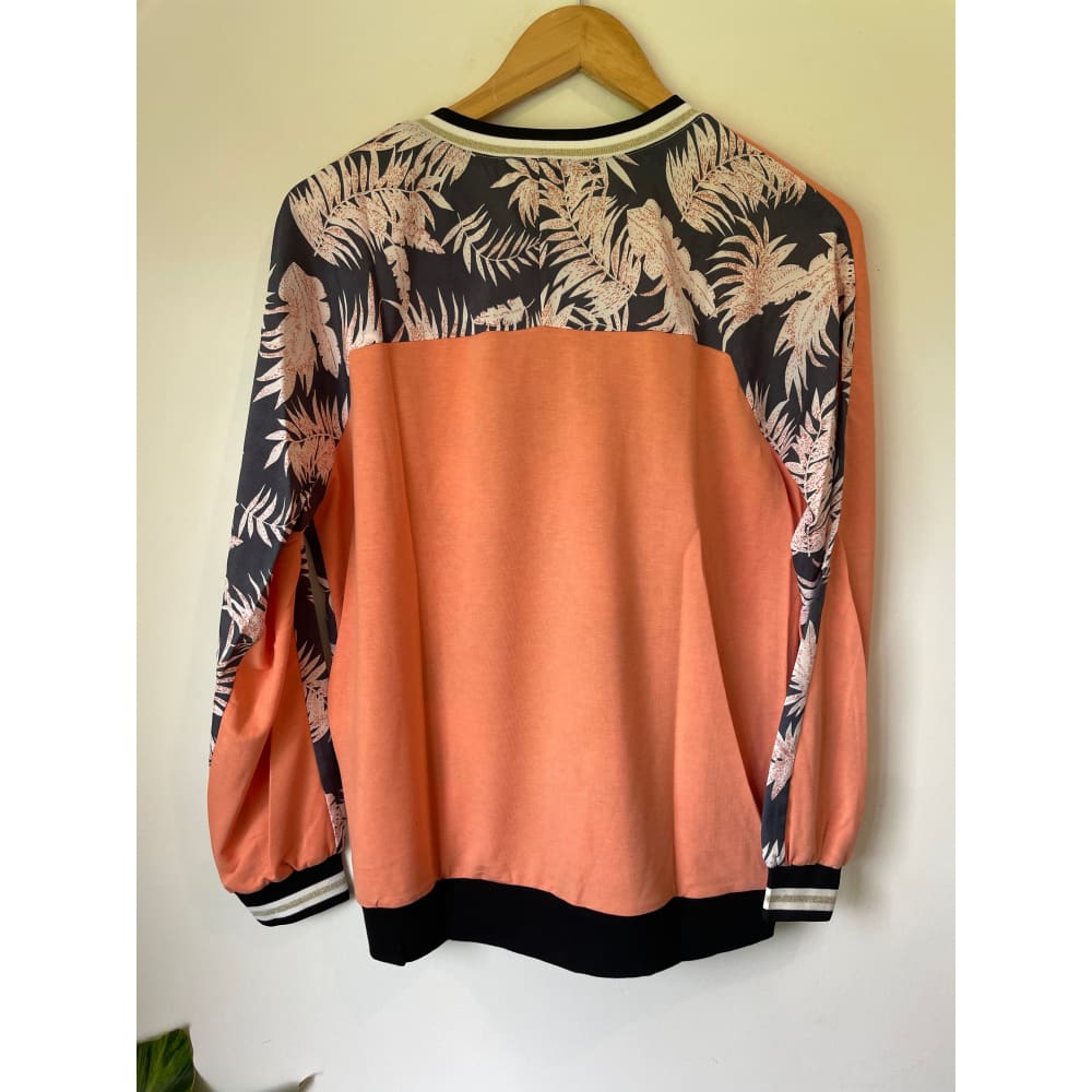 Et alia size xs rylee top - sweatshirts clothing & fashion - designer clearance - sweatshirt - top women’s apparel