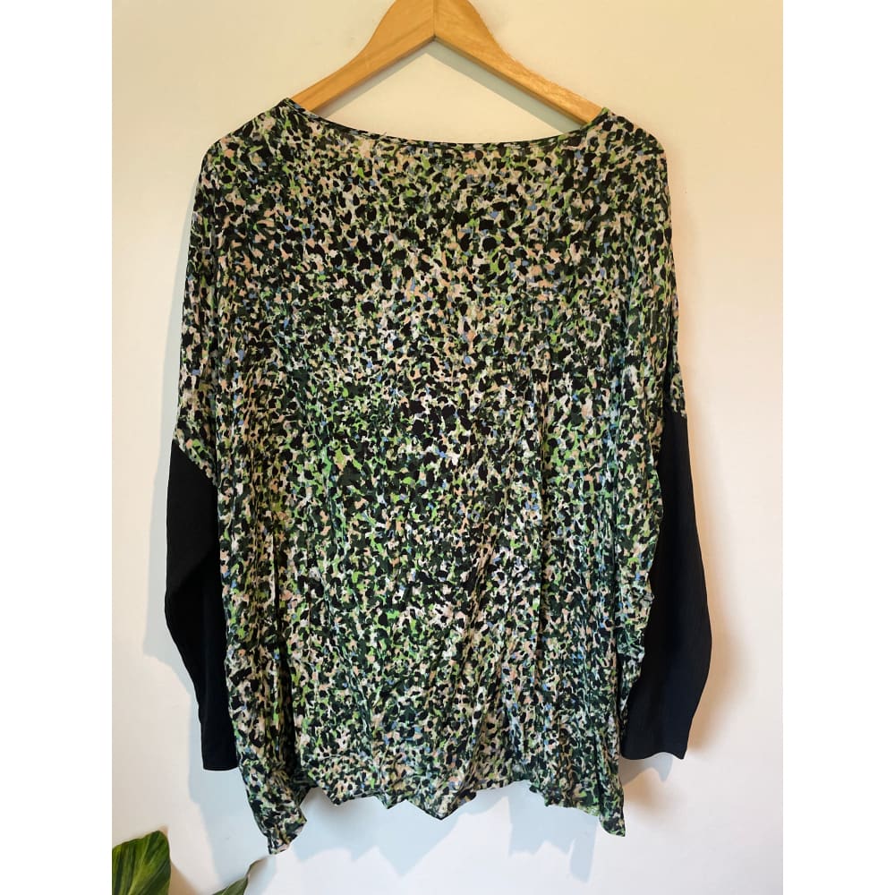 Zafina size 10 ribbed sleeve top - clothing tops blouse - clothing & fashion - designer clearance - top women’s apparel