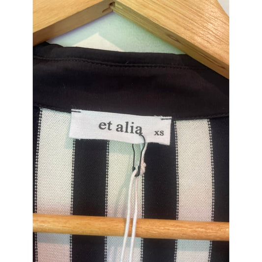 Et alia size xs/8 courtney shirt - clothing tops clothing & fashion - designer clearance - tee - top women’s apparel