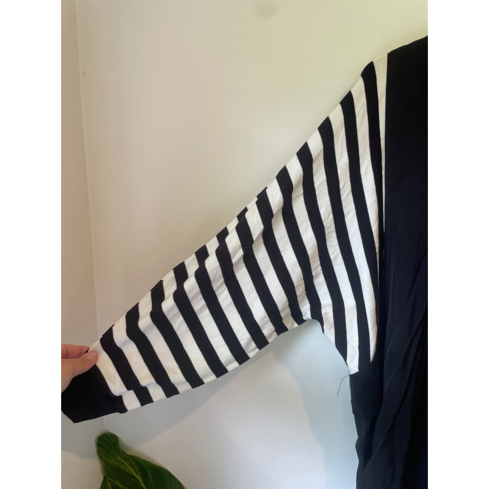 Et alia size xs/8 courtney shirt - clothing tops clothing & fashion - designer clearance - tee - top women’s apparel