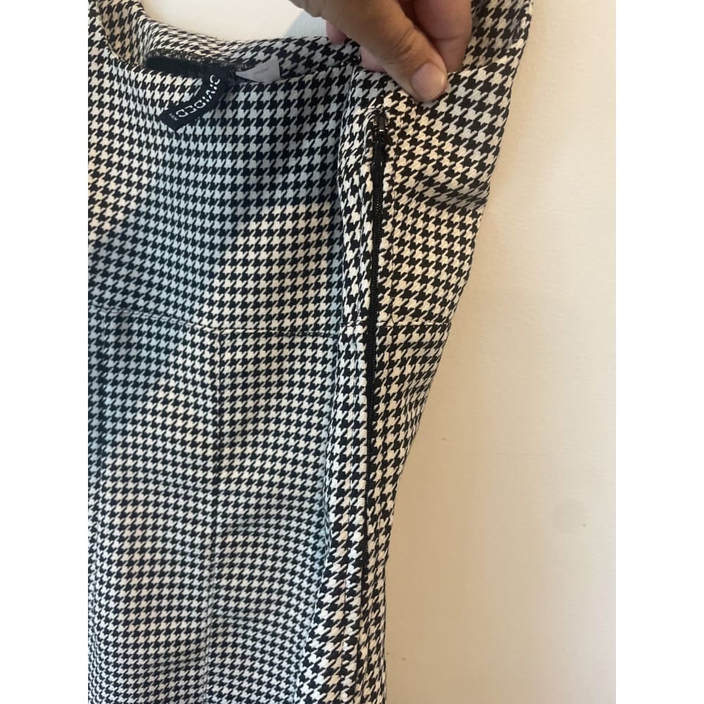 Divided size 8 houndstooth mini dress - dresses clothing & fashion - dresses women’s apparel