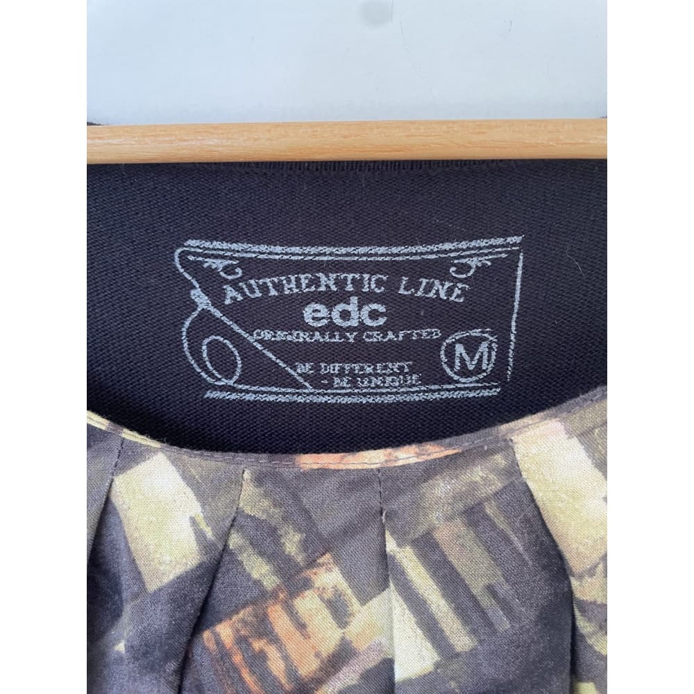 Edc size m viscose / cotton dress - dresses clothing & fashion - condition: used - dresses - long sleeve women’s apparel