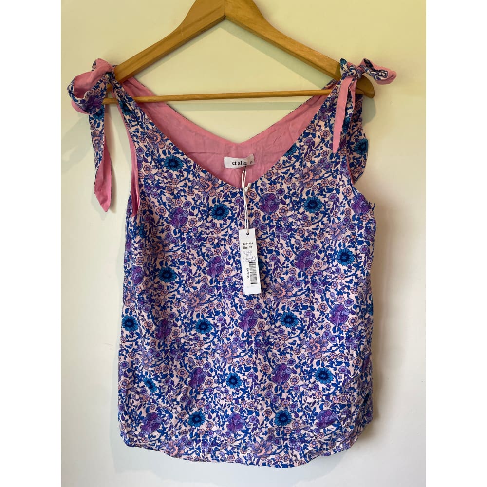 Et alia size xs ella top in floral meadow – brand new - blouses blouse - clothing & fashion - designer clearance - top
