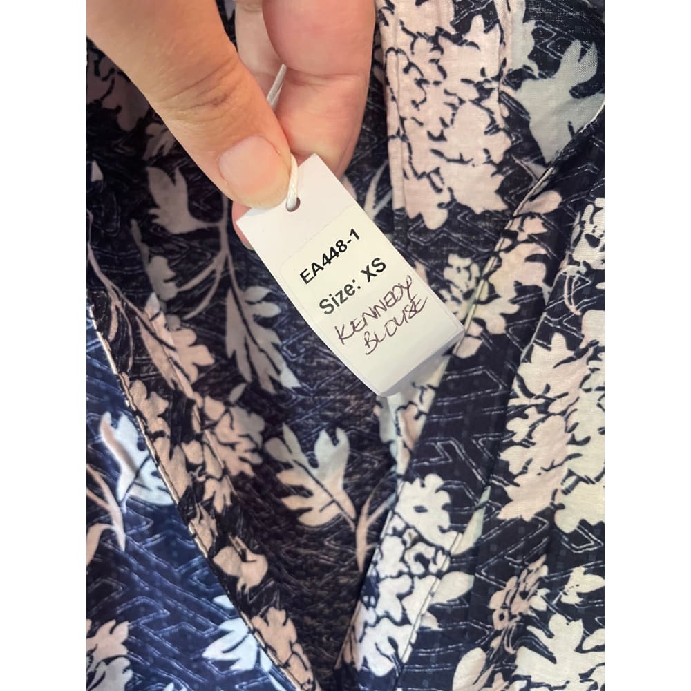 Et alia size xs kennedy blouse – missing a button - blouses blouse - clothing & fashion - designer clearance - top