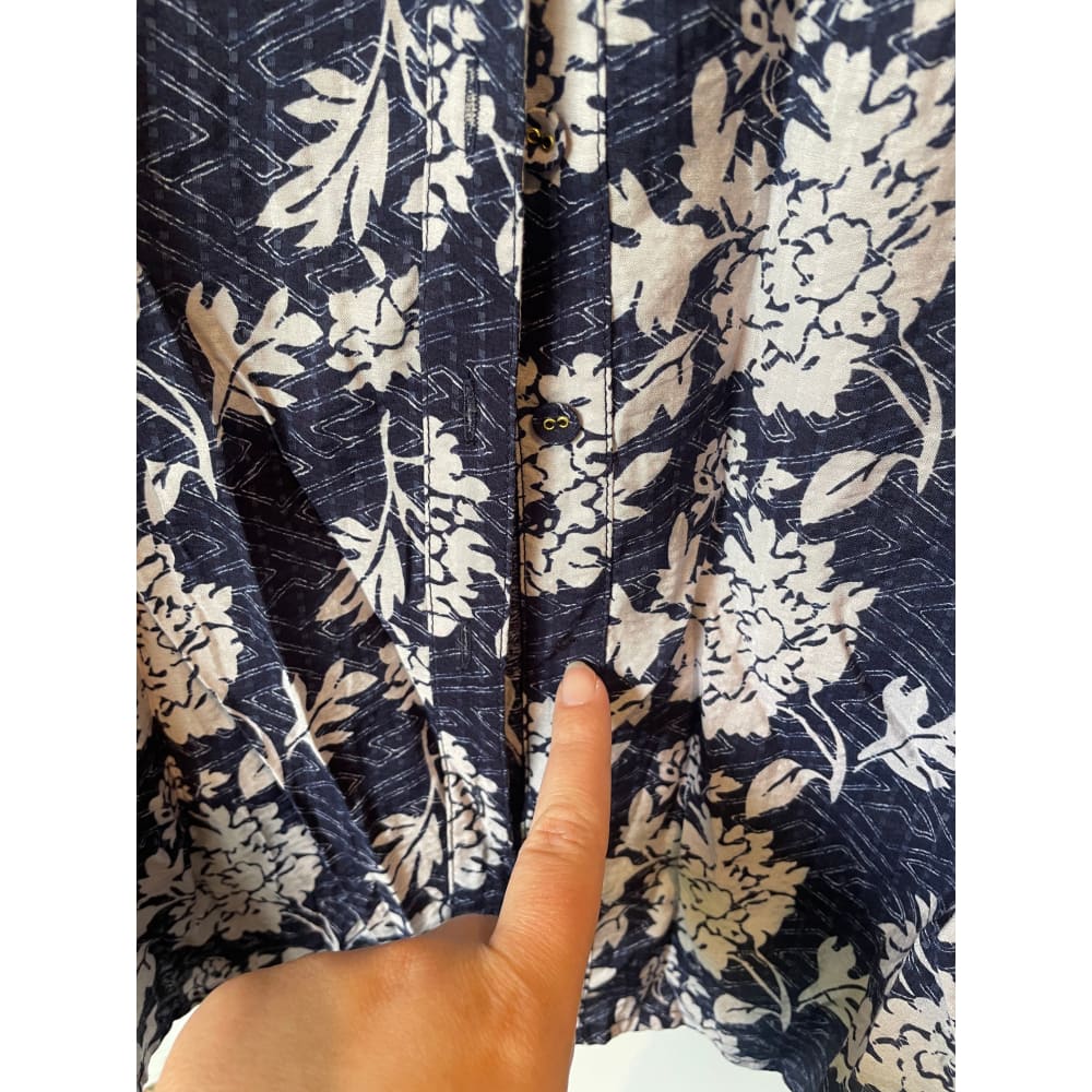 Et alia size xs kennedy blouse – missing a button - blouses blouse - clothing & fashion - designer clearance - top