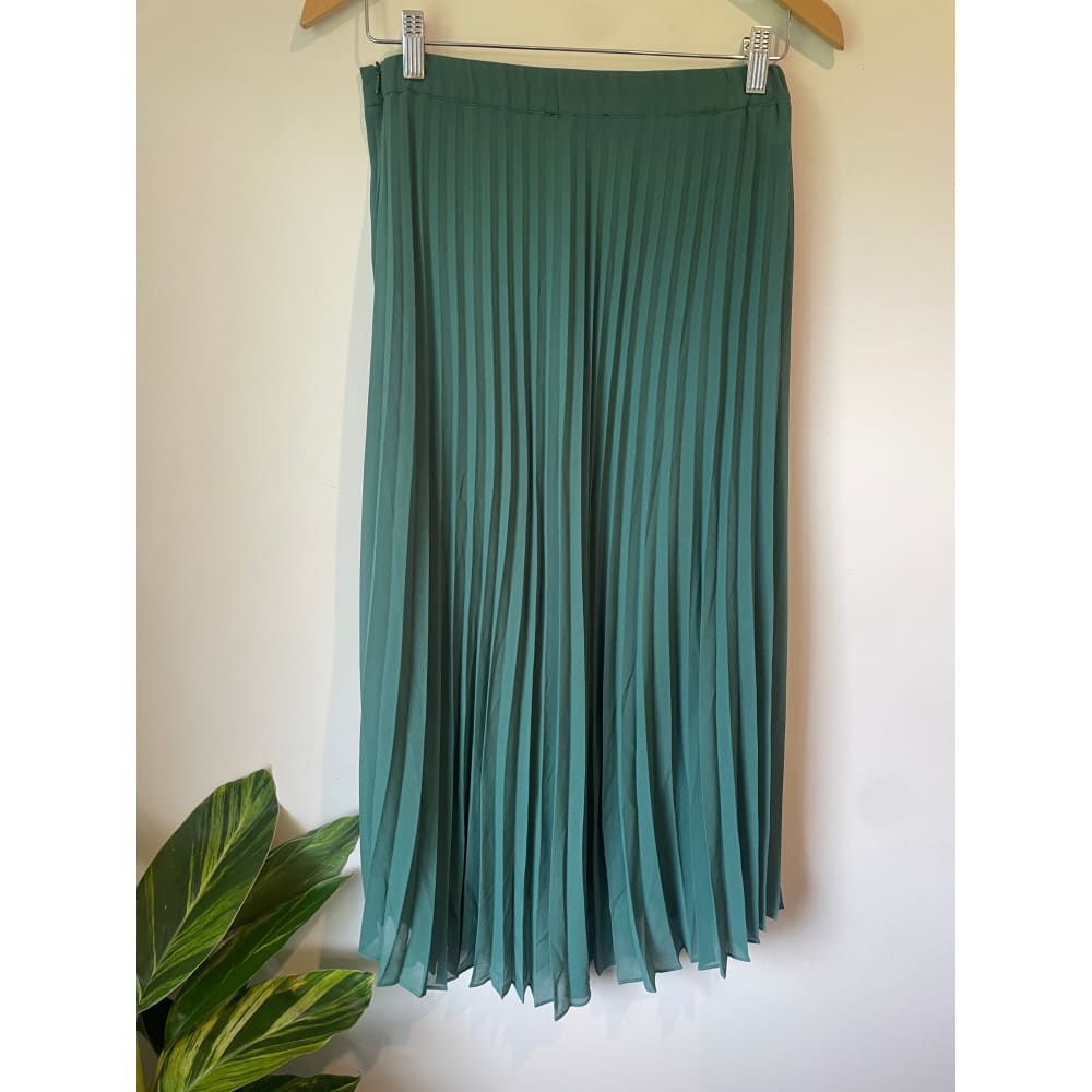 Et alia xs sawyer skirt in dark sage – brand new - skirts bottom - clothing & fashion - designer clearance - skirt