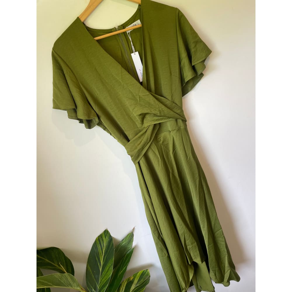 Et alia sofla dress size l - black & olive color variants - olive - t-shirts clothing & fashion - designer clearance