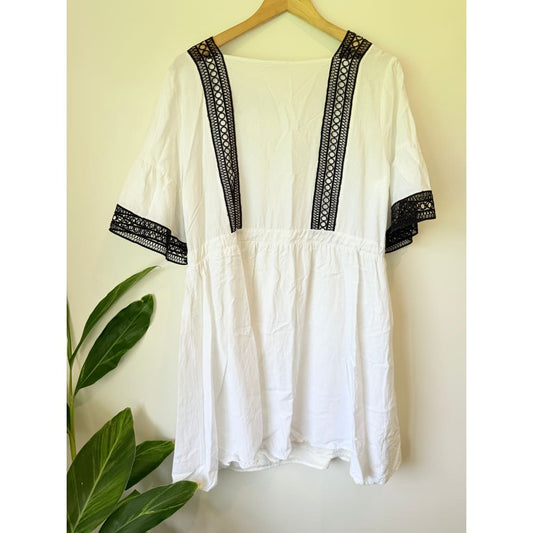 Et alia size 12 fit white lace trim dress - tunics condition: used - top women’s apparel