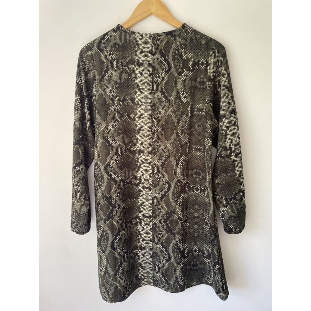 H&m size 8 shift dress - dresses clothing & fashion - condition: used - dresses - long sleeve women’s apparel