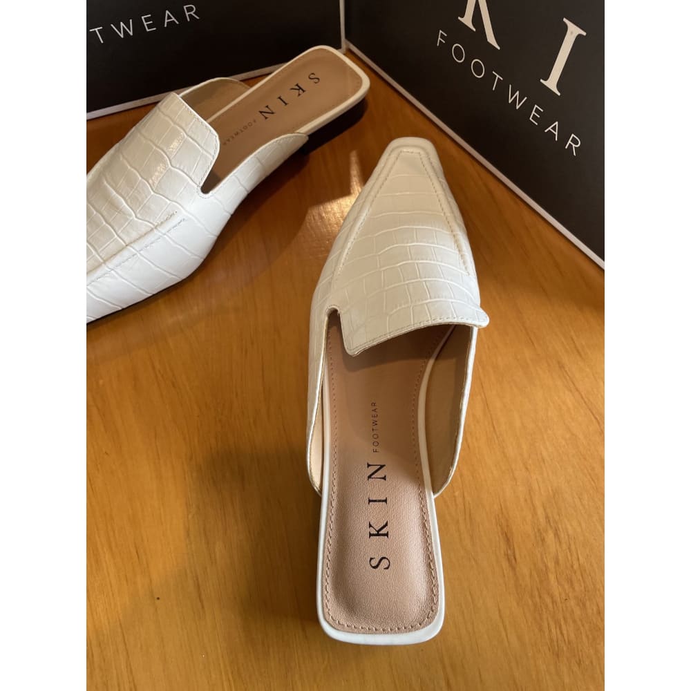 Skin footwear size 40 iowa leather flat mules in white croc - 8-8.5 / 39 - flats clothing & fashion - flats women’s