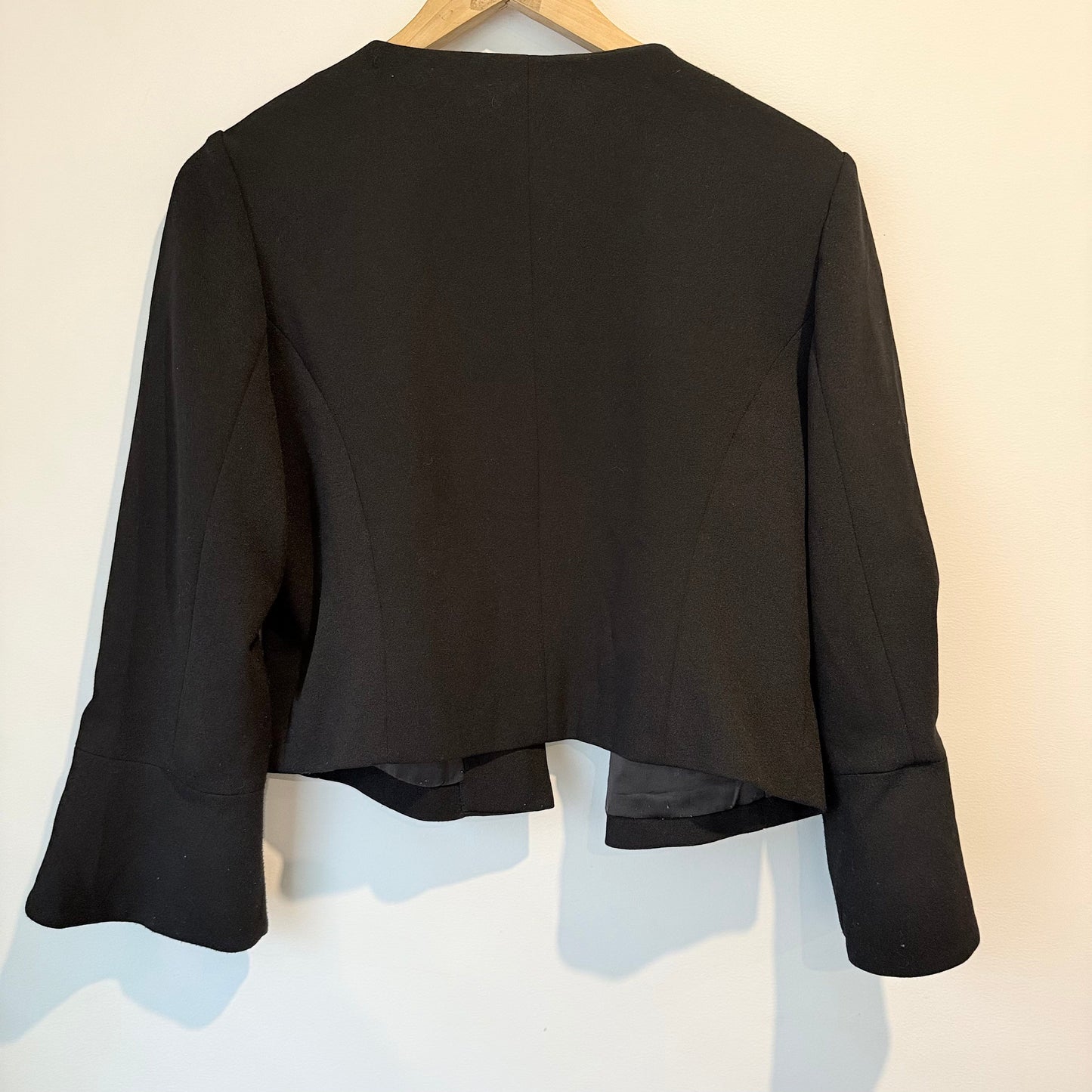 Jendi black cropped blazer - size 12 - coats & jackets condition: used - top women’s apparel